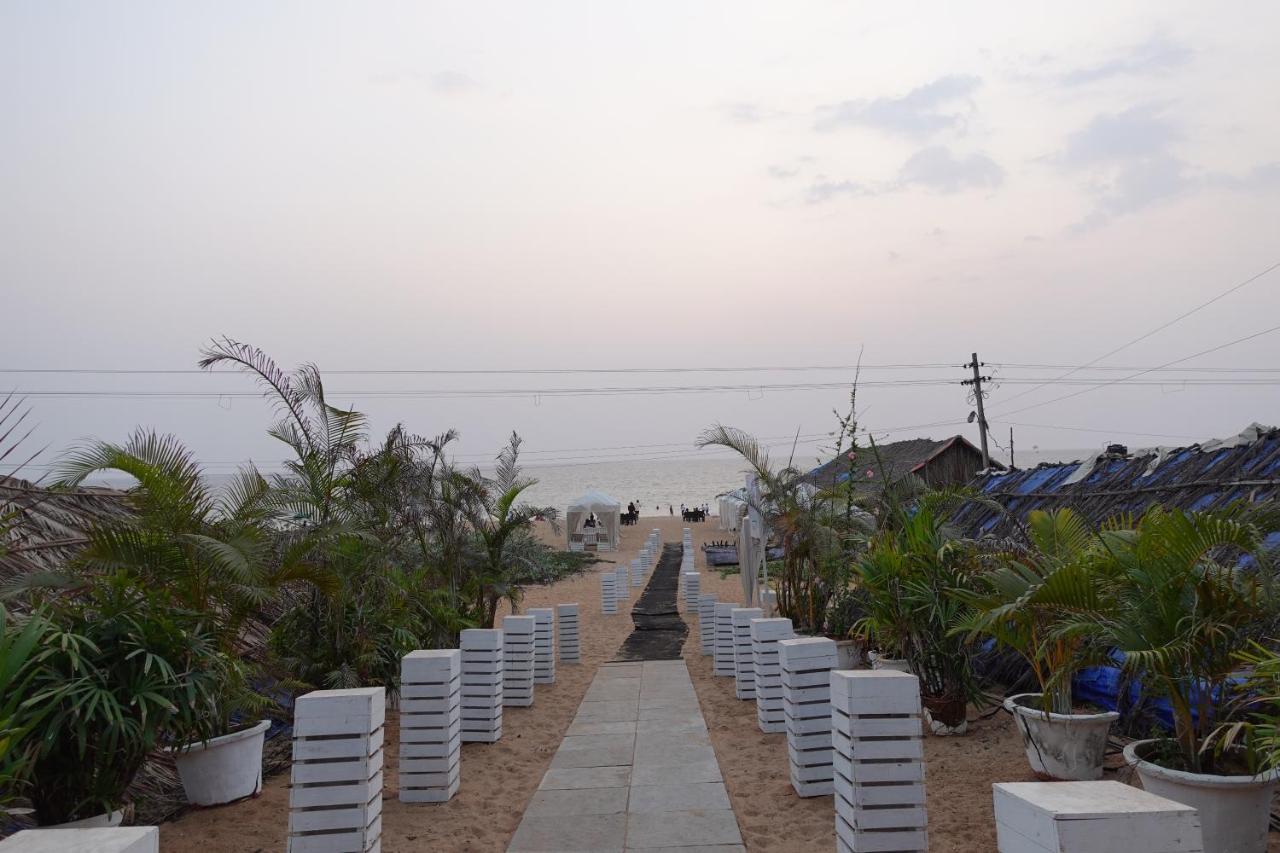 Lillywoods Zac Beach Resort, Calangute Old Goa Exterior photo