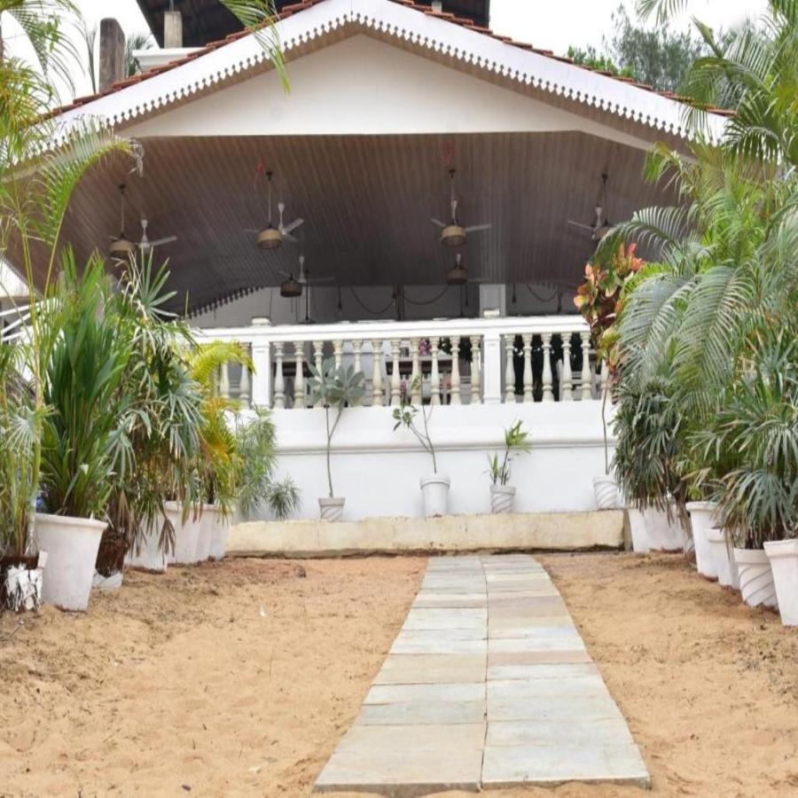 Lillywoods Zac Beach Resort, Calangute Old Goa Exterior photo