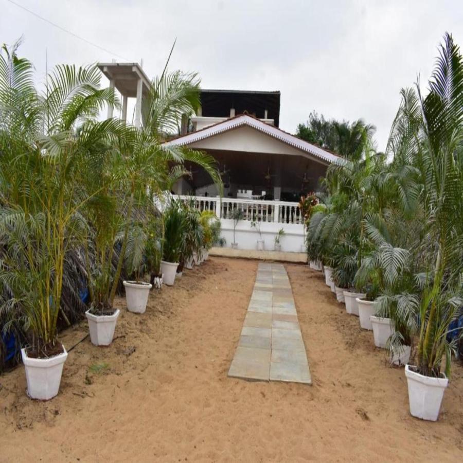 Lillywoods Zac Beach Resort, Calangute Old Goa Exterior photo